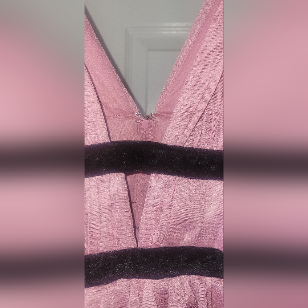 NWT Deep Moon V-Neck Tiered Tulle Ballgown Size 13 Rose and Black - Picture 6 of 9